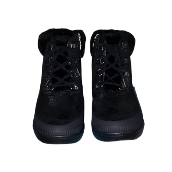 Bzees Hiker Style Boot - Picture 6 of 7